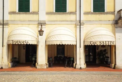 L'entrata della Trattoria Cav. Saltini